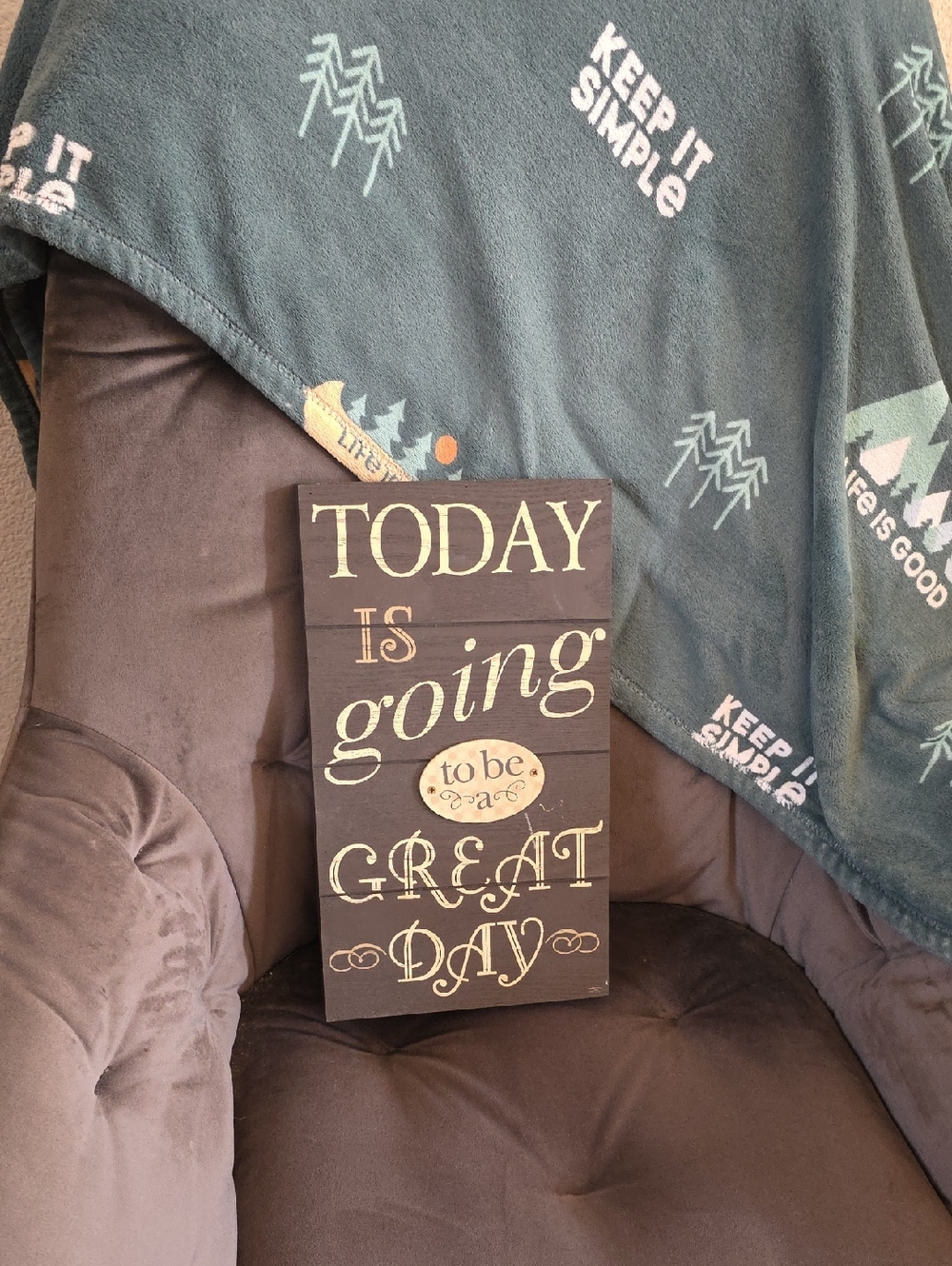 Greeted Sign 'TODAY is going to be a GREAT DAY' - Decorative Wood Wall Art - Picture 1 of 4